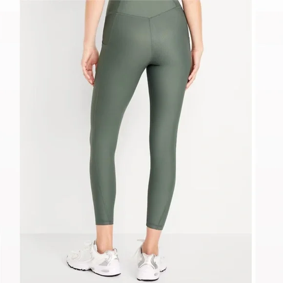 Old Navy Active High-Waisted PowerSoft Rib Pocket Leggings- Dark Ivy - Picture 3 of 8